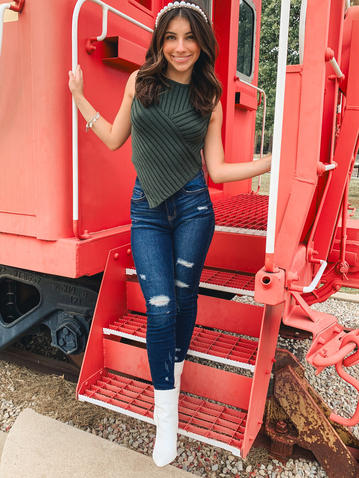 SCARF HEM SLEEVELESS SWEATER TOP