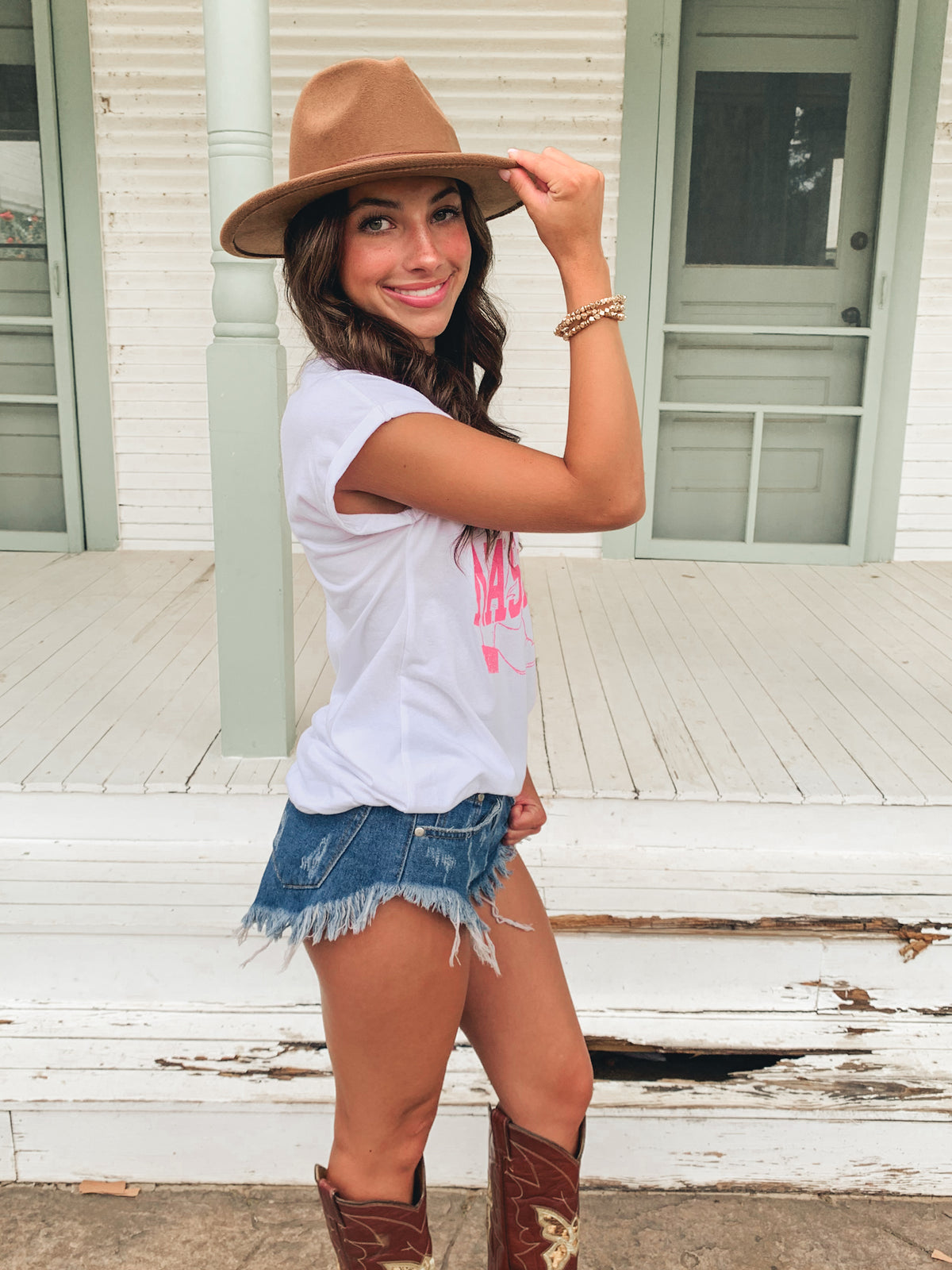 Nashville Graphic Roll up sleeve Tee