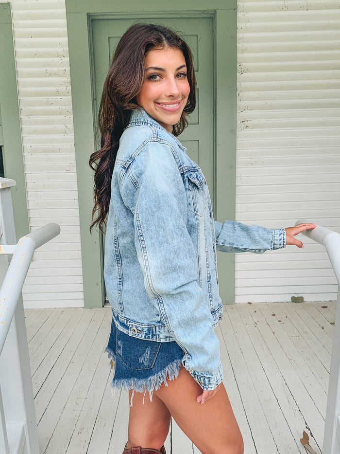 LIGHT WASH DENIM JACKET