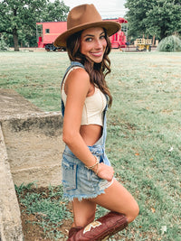 DESTROYED DENIM SHORTS OVERALL