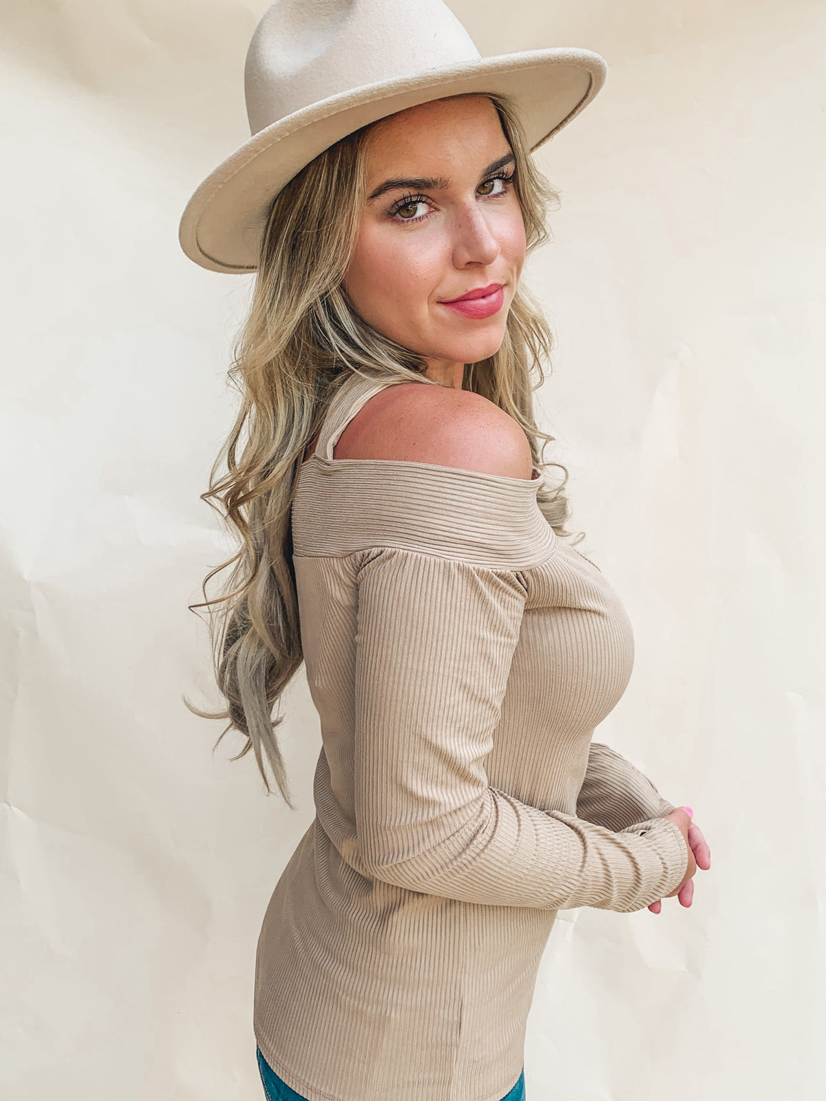 MOCHA RIB KNIT CROSS NECK BANDED TOP