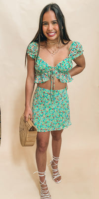 PUFF CAP SLEEVE TIE FRONT DETAIL CROP TOP