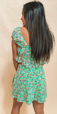 PUFF CAP SLEEVE TIE FRONT DETAIL CROP TOP