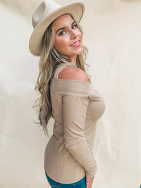 MOCHA RIB KNIT CROSS NECK BANDED TOP