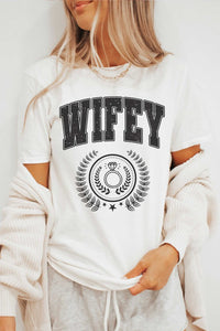 WIFEY WREATH Graphic T-Shirt