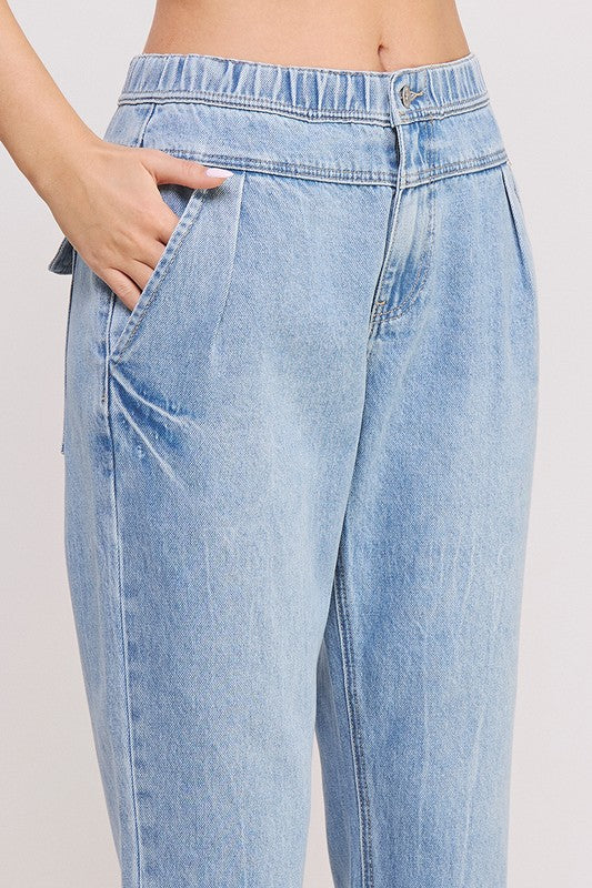 TAPERED FIT PLEAT AND WAISTBAND DETAIL JEANS