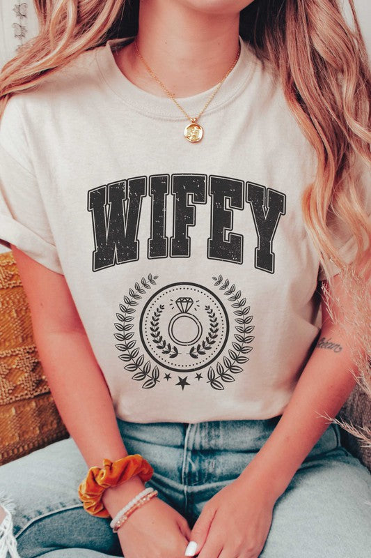 WIFEY WREATH Graphic T-Shirt