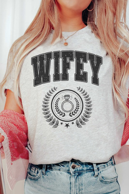 WIFEY WREATH Graphic T-Shirt