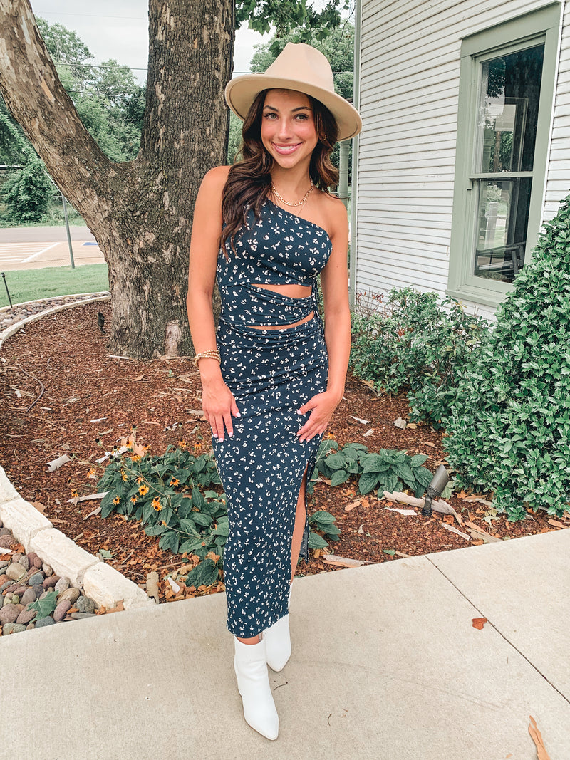 ONE SHOULDER SIDE CUT OUT DETAIL DRESS
