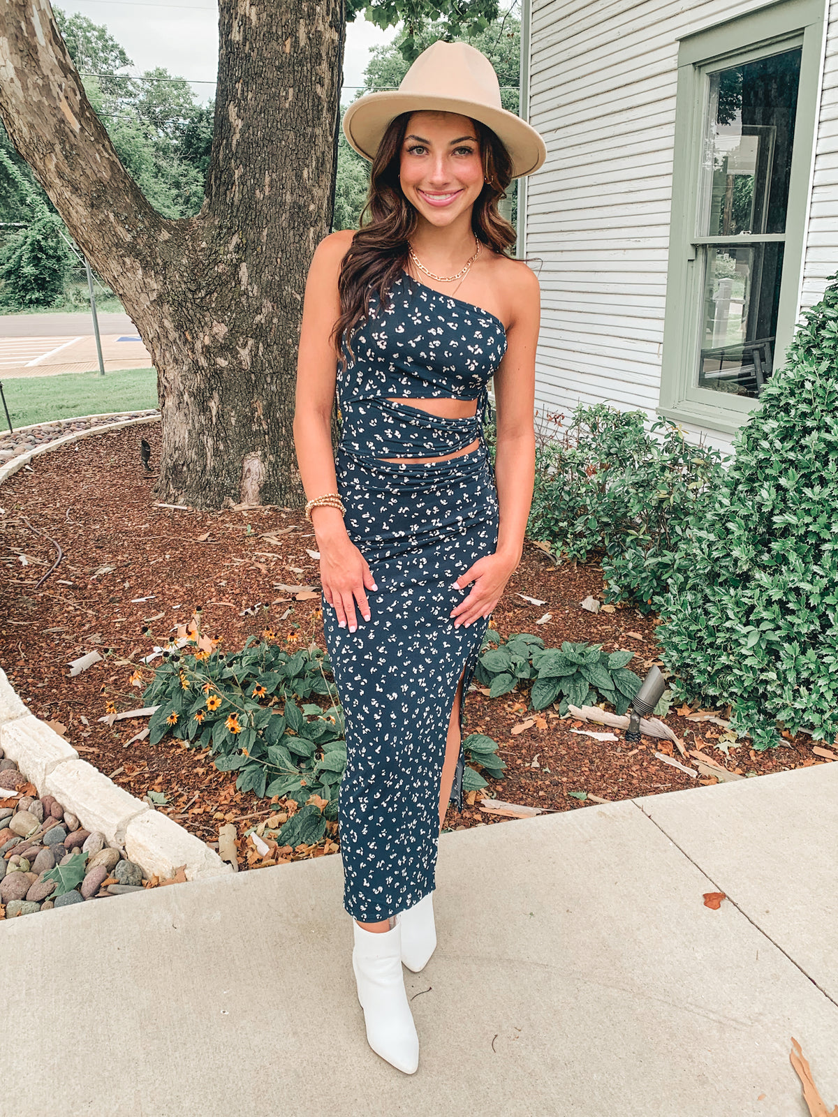 ONE SHOULDER SIDE CUT OUT DETAIL DRESS