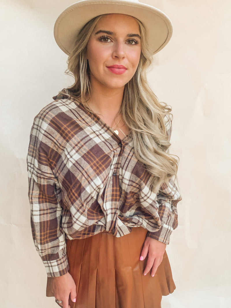 BROWN PLAID PRINT BUTTON-FRONT TOP