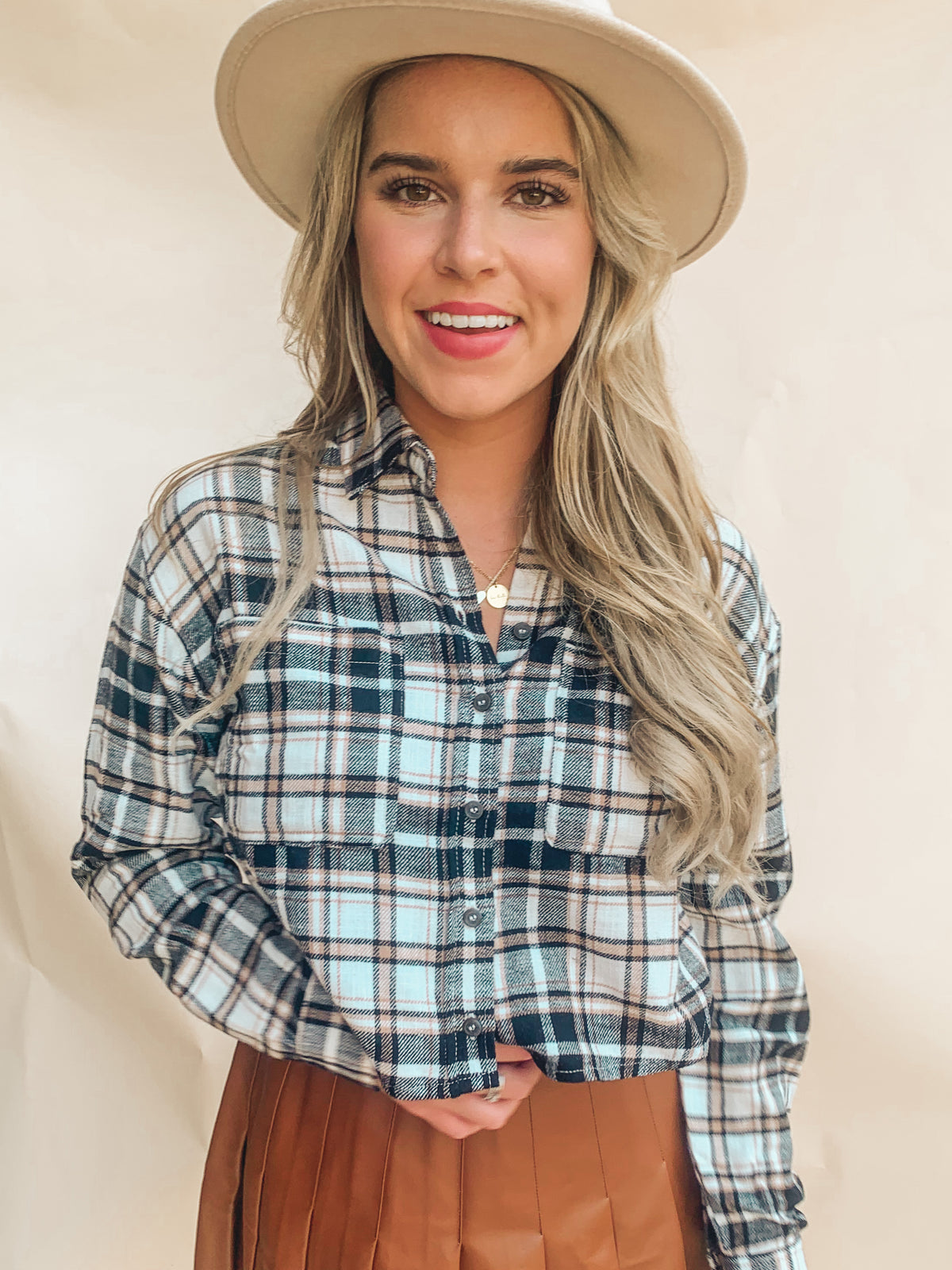 BLACK CROPPED FLANNEL LONG SLEEVE PLAID SHIRT