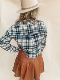 BLACK CROPPED FLANNEL LONG SLEEVE PLAID SHIRT